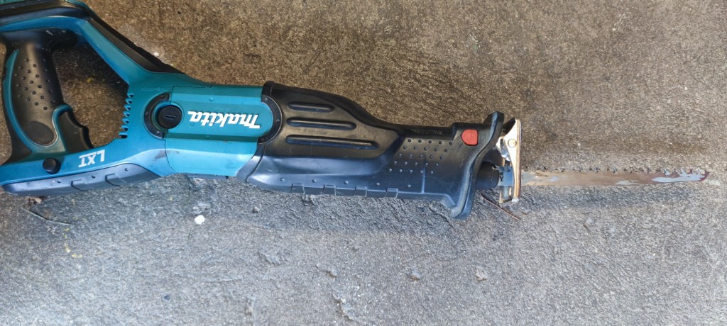 Cordless Reciprocating Saw