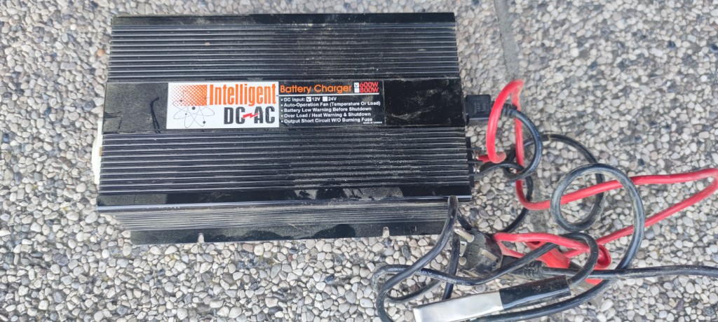 Intelligent DC-AC Battery Charger