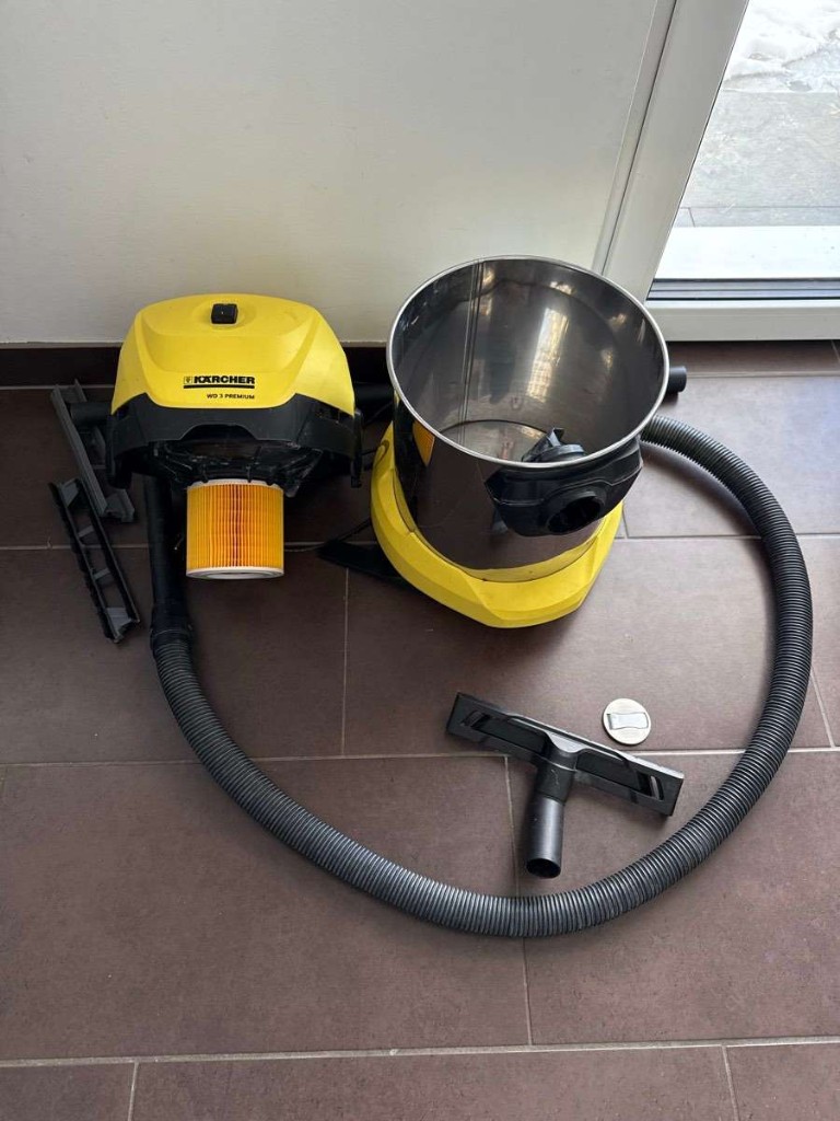 Wet and Dry Vacuum Cleaner